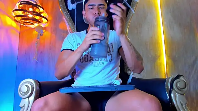 Snapshot of thaddeus_king chatting on October 22, 11:52 pm thaddeus king online show from October 22, 11:52 pm