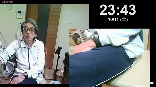 Snapshot of mama010-chan chatting on October 11, 2:43 pm mama010-chan online show from October 11, 2:43 pm