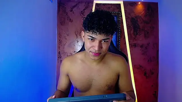 jamescurli  online show from February 24, 4:38 am
