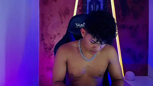 jamescurli  online show from February 3, 4:57 am