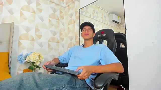 Tyler Rodriguez online show from March 3, 1:37 pm
