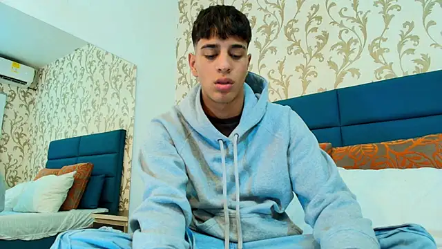 Snapshot of Tyler_Rodriguez chatting on October 21, 12:03 am Tyler Rodriguez online show from October 21, 12:03 am