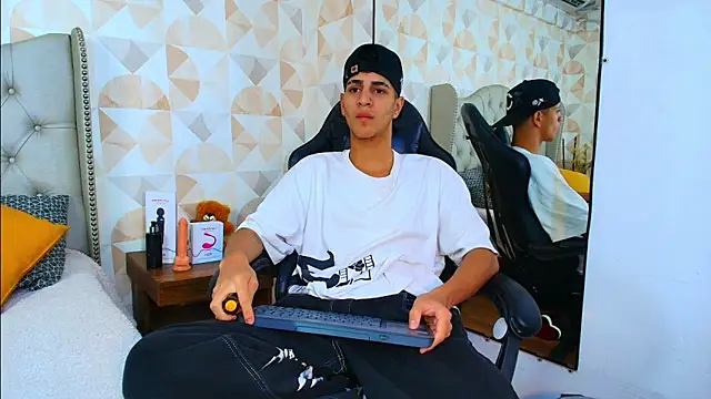 Tyler Rodriguez online show from September 11, 9:58 pm