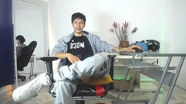 Zacktk7 online show from January 18, 1:29 pm