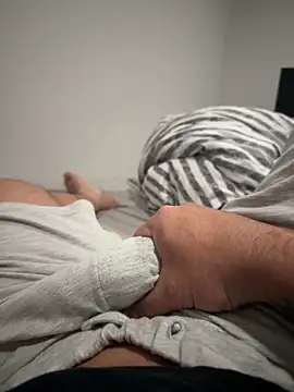 Gustavozx01 online show from December 1, 4:15 am