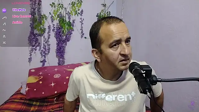 Snapshot of yazforeSolo chatting on September 26, 1:42 pm yazforeSolo online show from September 26, 1:42 pm