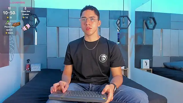 LiamNovak online show from November 30, 1:13 pm