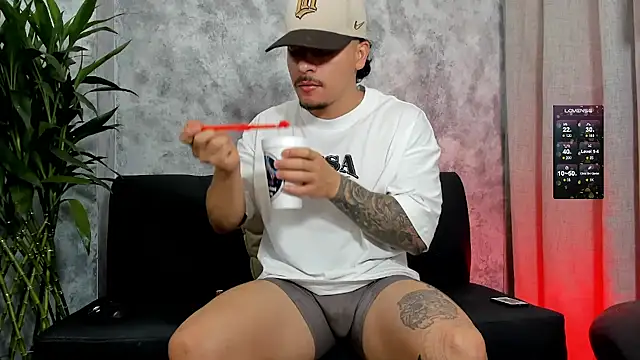 boyc022  online show from December 19, 10:23 am