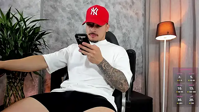 boyc022  online show from April 24, 8:00 pm