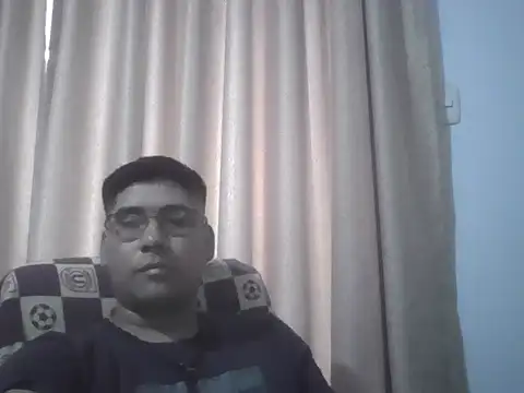 estudiante69 online show from December 3, 11:00 pm