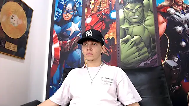 Snapshot of Jonathan_Moreau chatting on December 15, 12:17 pm Jonathan Moreau online show from December 15, 12:17 pm