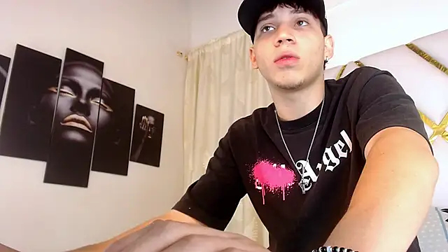 Snapshot of Jonathan_Moreau chatting on December 8, 11:57 am Jonathan Moreau online show from December 8, 11:57 am