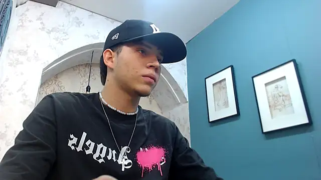 Snapshot of Jonathan_Moreau chatting on December 17, 11:49 am Jonathan Moreau online show from December 17, 11:49 am