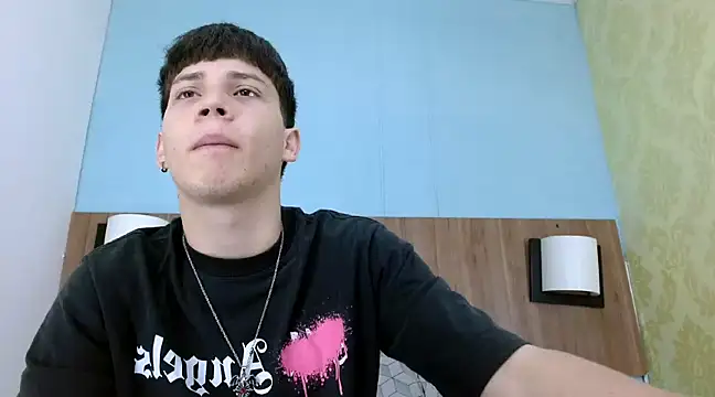 Snapshot of Jonathan_Moreau chatting on January 6, 12:13 pm Jonathan Moreau online show from January 6, 12:13 pm