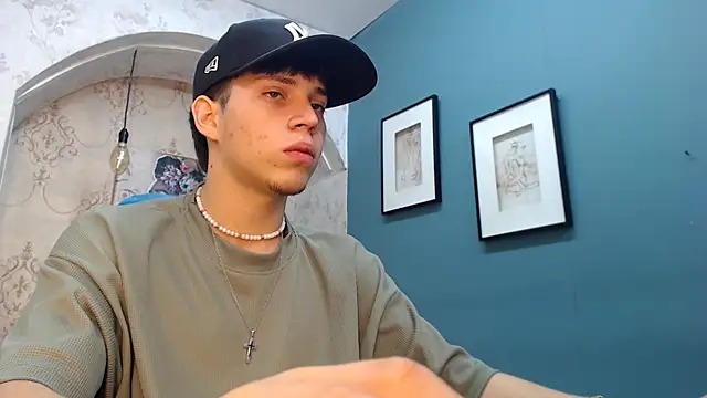 Snapshot of Jonathan_Moreau chatting on December 16, 12:06 pm Jonathan Moreau online show from December 16, 12:06 pm