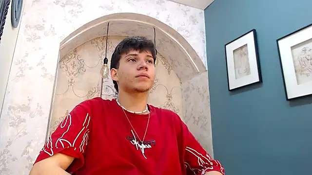 Snapshot of Jonathan_Moreau chatting on December 13, 12:28 pm Jonathan Moreau online show from December 13, 12:28 pm