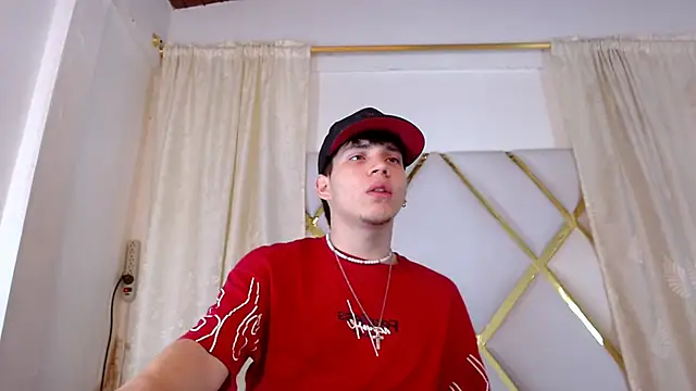 Snapshot of Jonathan_Moreau chatting on December 19, 11:39 am Jonathan Moreau online show from December 19, 11:39 am
