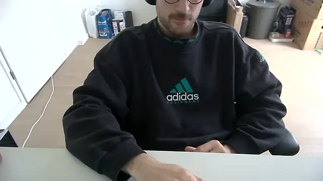 taallguyy 196 online show from March 25, 3:16 pm