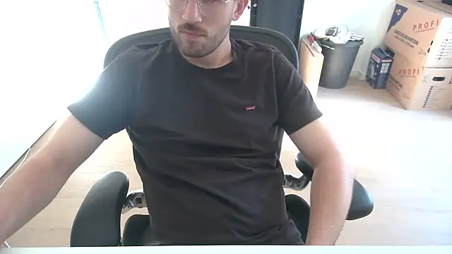 taallguyy 196 online show from May 24, 4:46 pm