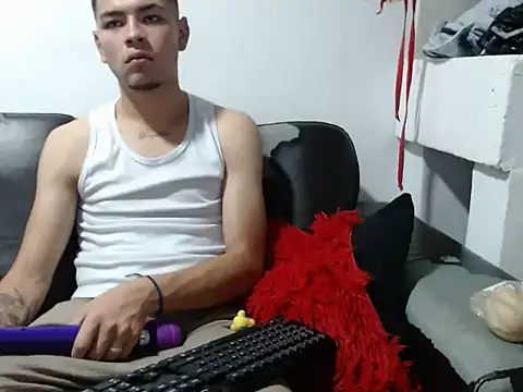 Snapshot of MarceloMilk chatting on January 28, 12:36 am MarceloMilk online show from January 28, 12:36 am