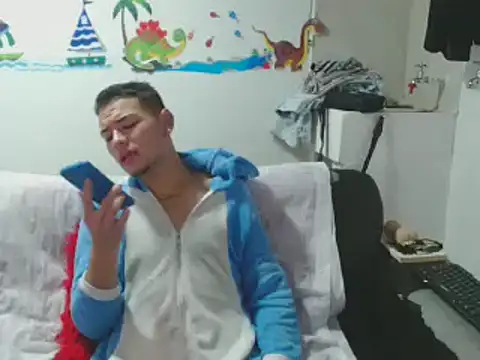 Snapshot of MarceloMilk chatting on January 21, 2:55 pm MarceloMilk online show from January 21, 2:55 pm