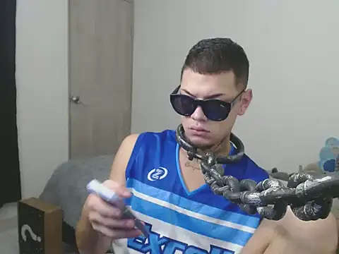 Snapshot of MarceloMilk chatting on September 20, 2:17 pm MarceloMilk online show from September 20, 2:17 pm