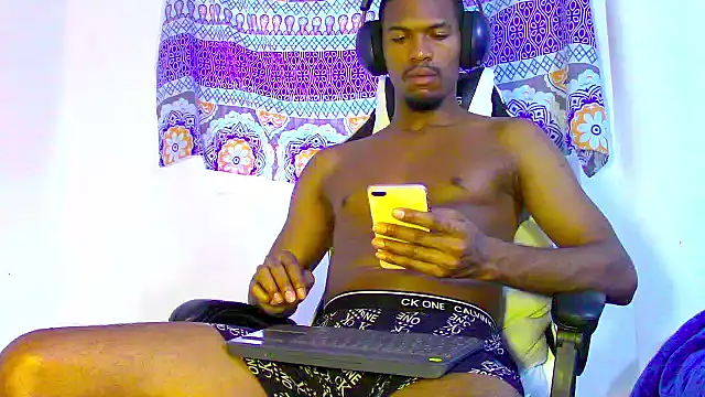 Snapshot of Amir_mikelsen chatting on September 18, 8:11 pm Amir mikelsen online show from September 18, 8:11 pm