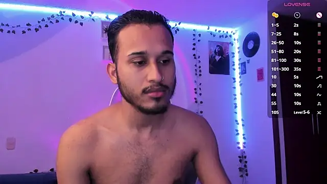 Snapshot of Raf_brunette chatting on March 8, 10:17 am Raf brunette online show from March 8, 10:17 am