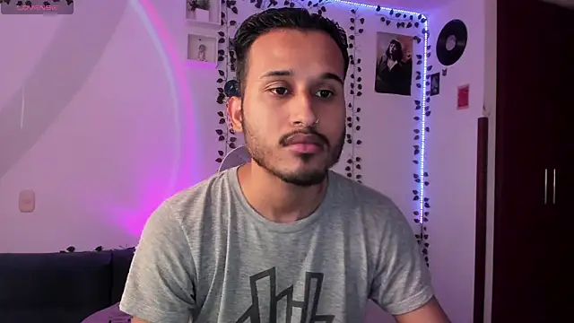 Snapshot of Raf_brunette chatting on March 9, 12:20 pm Raf brunette online show from March 9, 12:20 pm