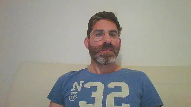 Snapshot of alcatraz009 chatting on October 3, 4:39 am alcatraz009 online show from October 3, 4:39 am