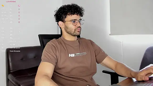 andrewChris  online show from October 27, 6:32 pm