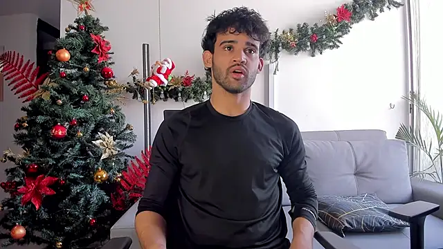 Snapshot of andrewChris_ chatting on December 18, 6:57 pm andrewChris online show from December 18, 6:57 pm