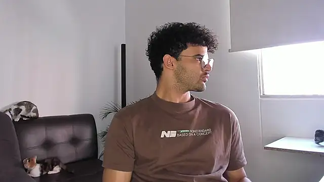 andrewChris  online show from November 5, 7:49 pm