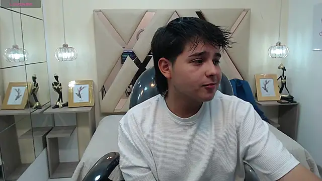 Snapshot of AndrewPherson chatting on January 25, 12:58 pm AndrewPherson online show from January 25, 12:58 pm