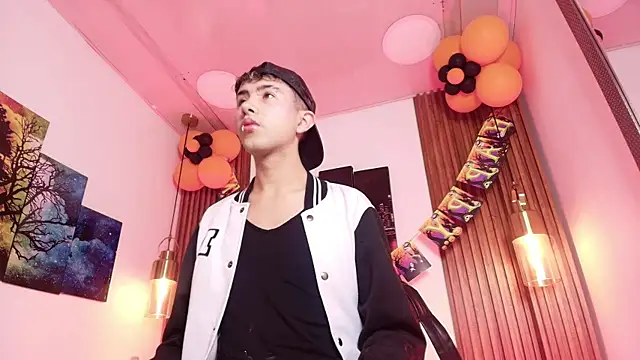 Noah Xitruxx online show from October 31, 2:46 am