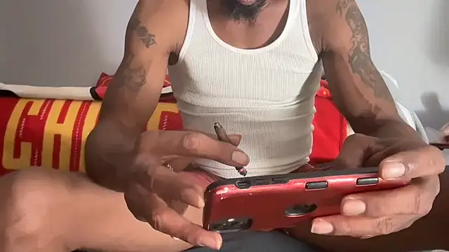 Snapshot of skarfosbabes69 chatting on October 26, 10:34 pm skarfosbabes69 online show from October 26, 10:34 pm