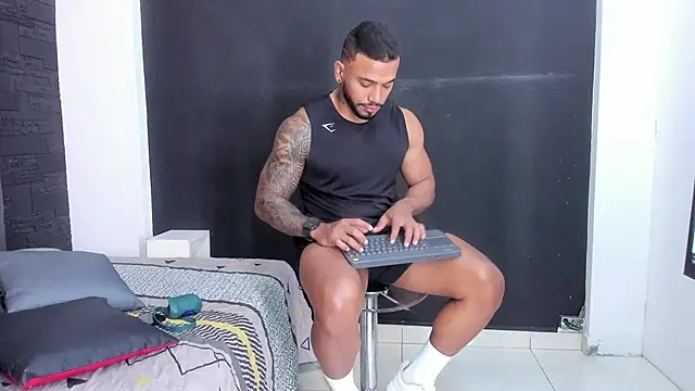 Snapshot of bruno_miller_ chatting on September 27, 9:45 pm bruno miller online show from September 27, 9:45 pm
