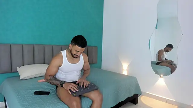 Snapshot of bruno_miller_ chatting on March 19, 9:27 pm bruno miller online show from March 19, 9:27 pm