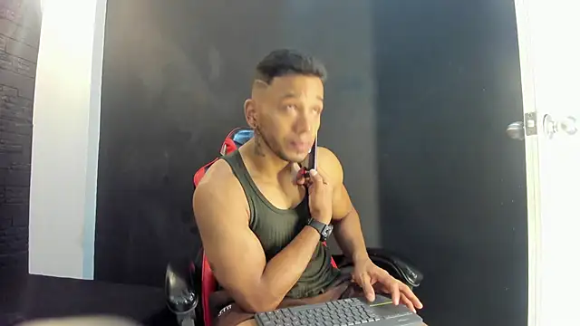 Snapshot of bruno_miller_ chatting on December 19, 8:23 pm bruno miller online show from December 19, 8:23 pm