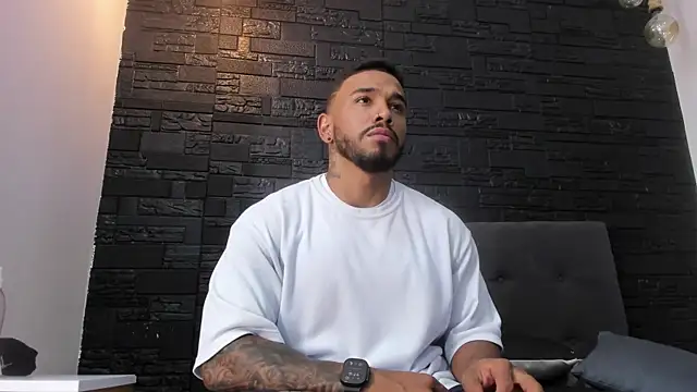 Snapshot of bruno_miller_ chatting on October 1, 7:18 pm bruno miller online show from October 1, 7:18 pm