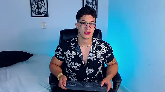 TravisJoplinn online show from December 13, 10:55 pm