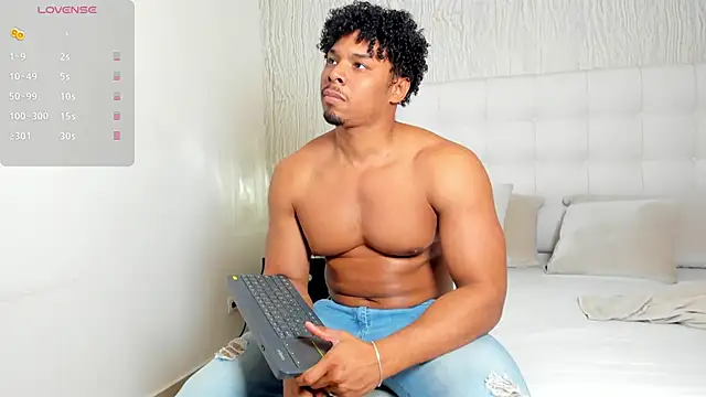 Jacub Micke1 online show from May 6, 11:27 pm