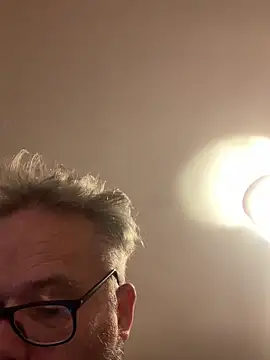 Snapshot of patentheelman74 chatting on December 13, 12:31 am patentheelman74 online show from December 13, 12:31 am