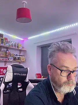 Snapshot of patentheelman74 chatting on December 11, 9:00 pm patentheelman74 online show from December 11, 9:00 pm