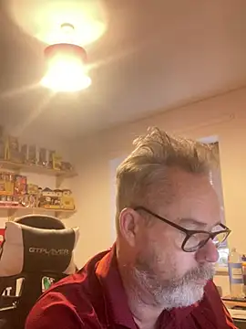 Snapshot of patentheelman74 chatting on December 10, 10:06 am patentheelman74 online show from December 10, 10:06 am