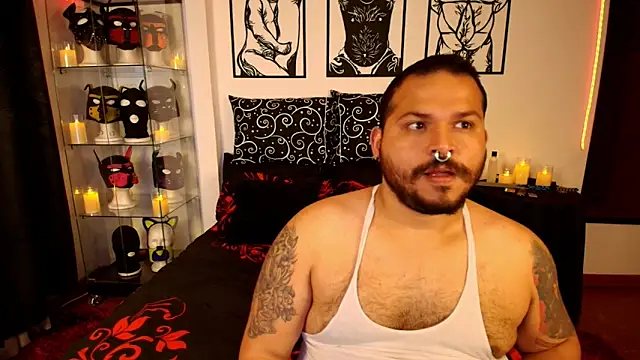 Snapshot of dannybear_ chatting on December 12, 11:36 pm dannybear online show from December 12, 11:36 pm