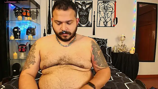 Snapshot of dannybear_ chatting on January 3, 9:15 pm dannybear online show from January 3, 9:15 pm