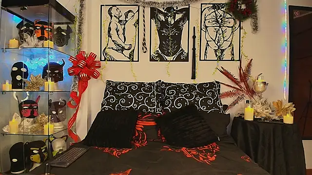 Snapshot of dannybear_ chatting on December 26, 1:18 am dannybear online show from December 26, 1:18 am
