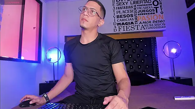 Snapshot of JoshMillerr_ chatting on March 9, 7:37 pm JoshMillerr online show from March 9, 7:37 pm