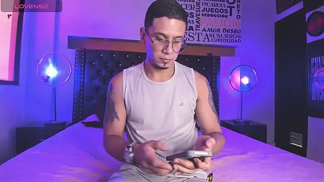 Snapshot of JoshMillerr_ chatting on February 20, 4:46 pm JoshMillerr online show from February 20, 4:46 pm
